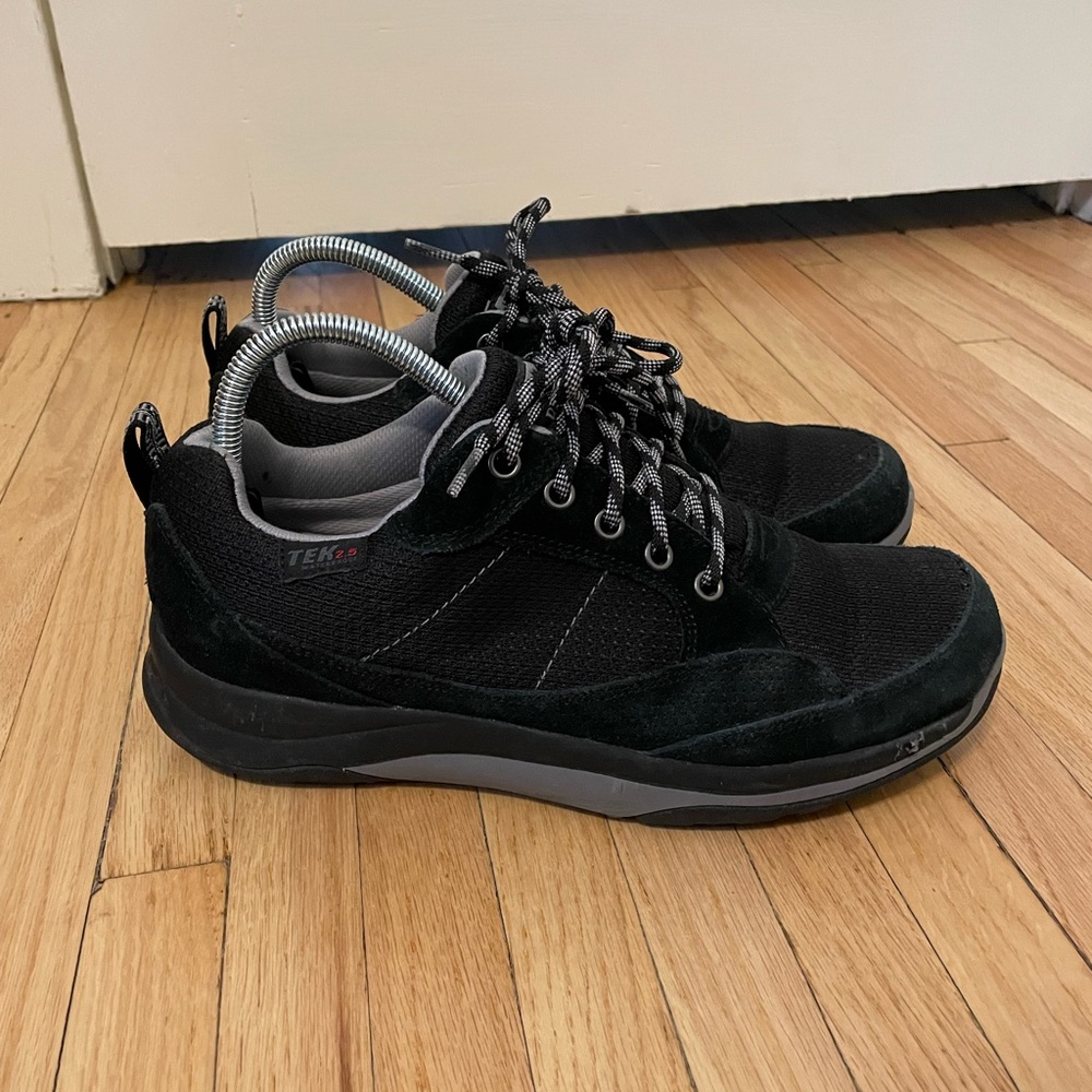 Womens LL Bean Tek 2.5 hiking shoes size 8.5m, waterproof and insulated